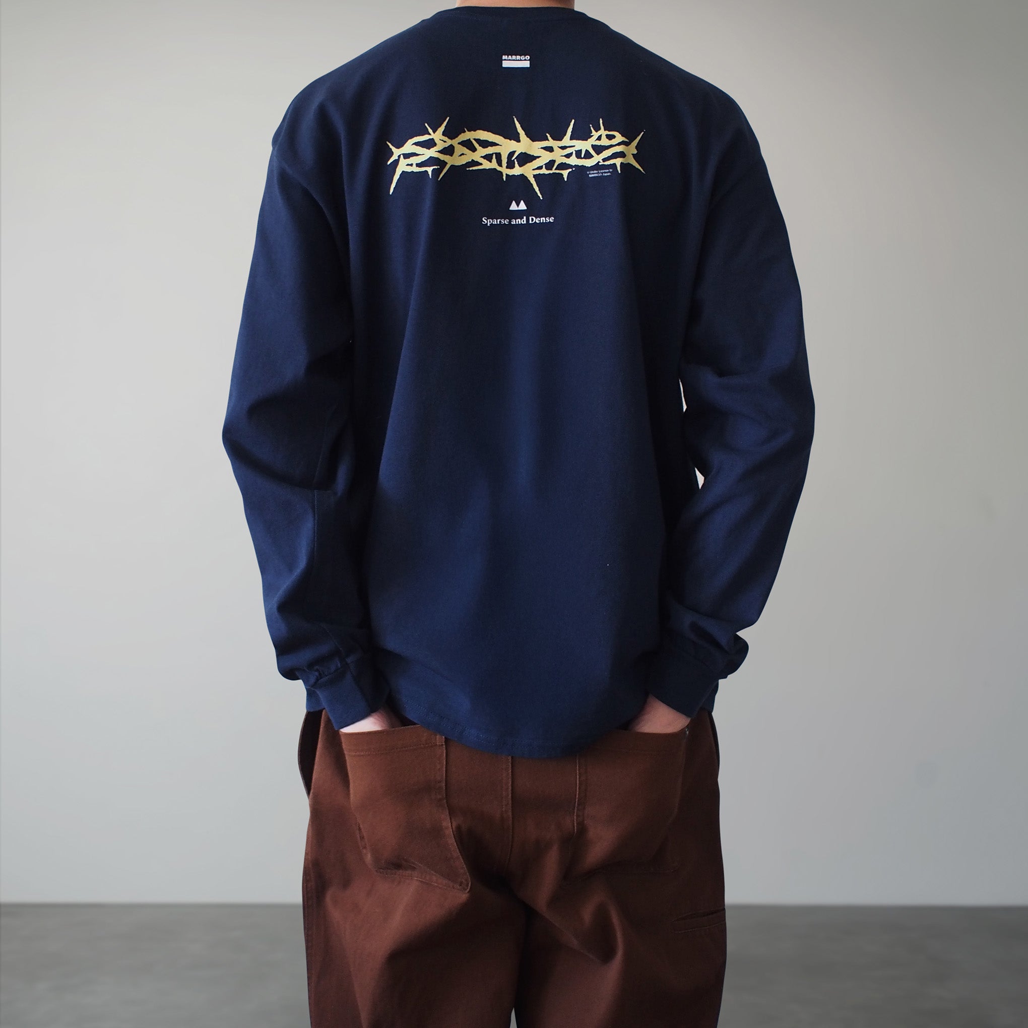 Ibara ロングスリーブTシャツ ネイビー バック モデル着用 いばら MARRGO
