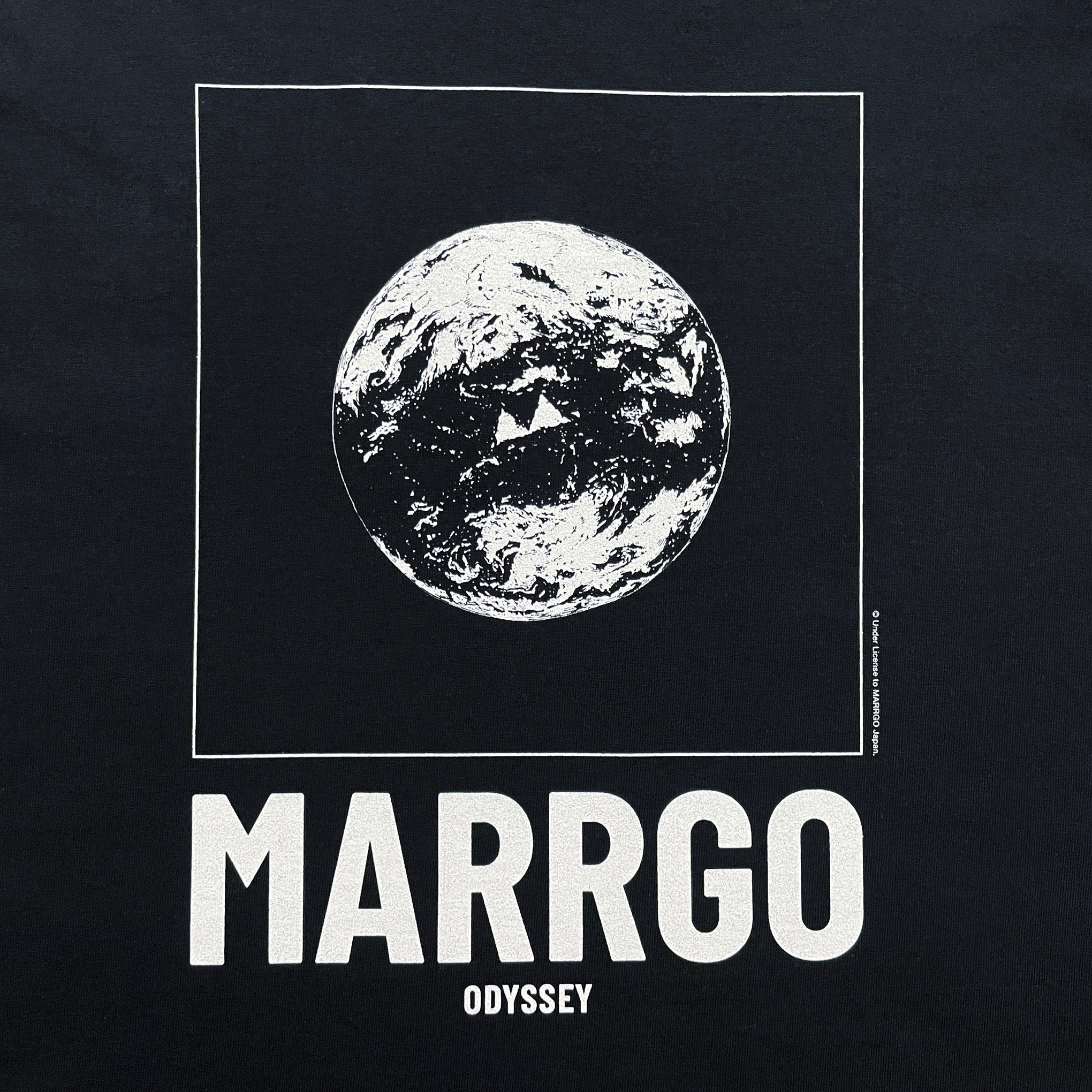 Odyssey ロングスリーブTシャツ ブラック フロント グラフィック クローズアップ MARRGO