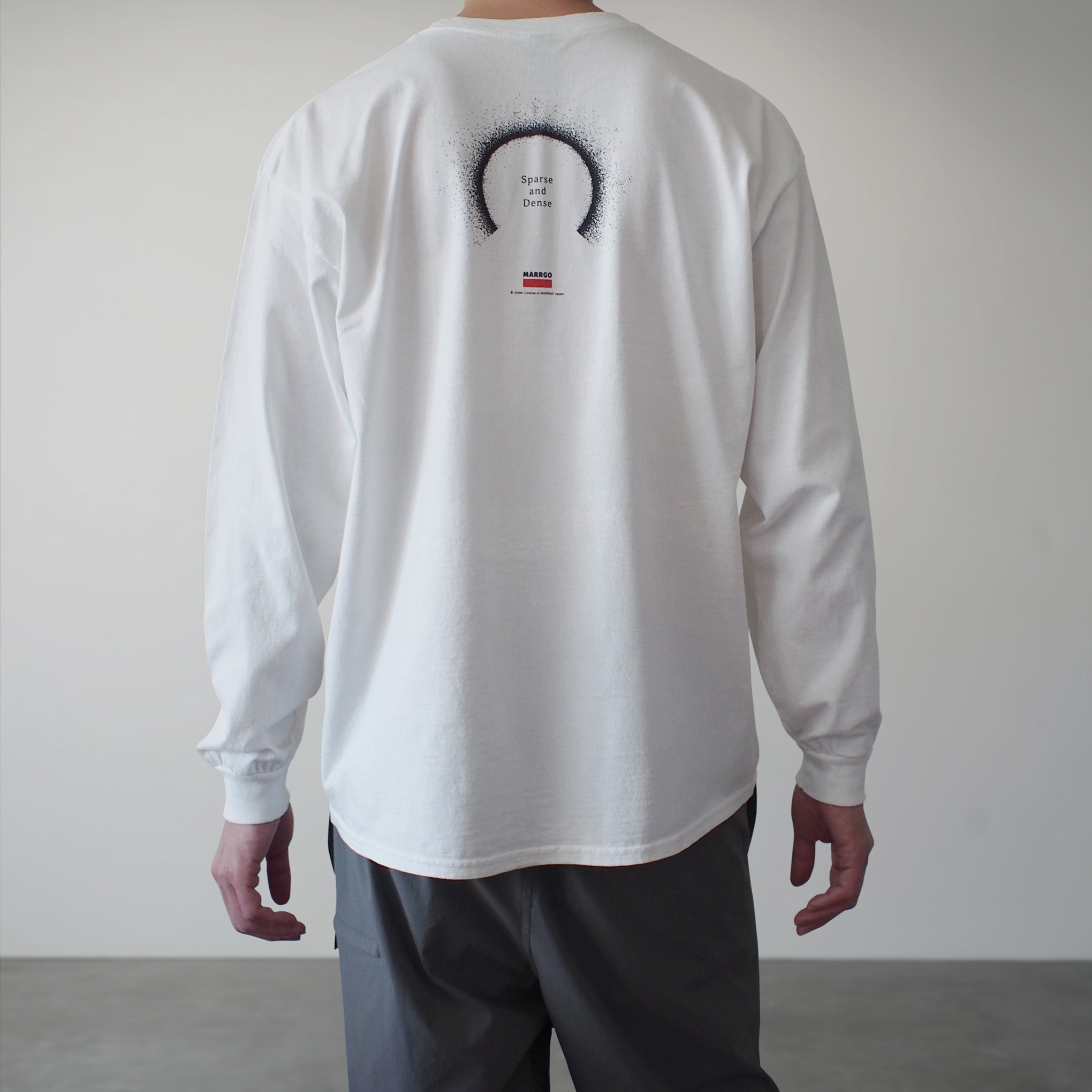 Odyssey ロングスリーブTシャツ ホワイト バック モデル着用 光源 点描 MARRGO