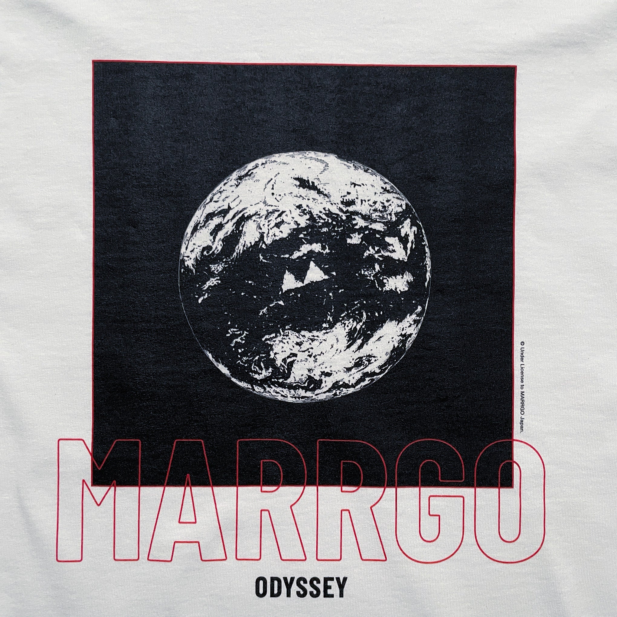 Odyssey ロングスリーブTシャツ ホワイト フロント グラフィック クローズアップ MARRGO