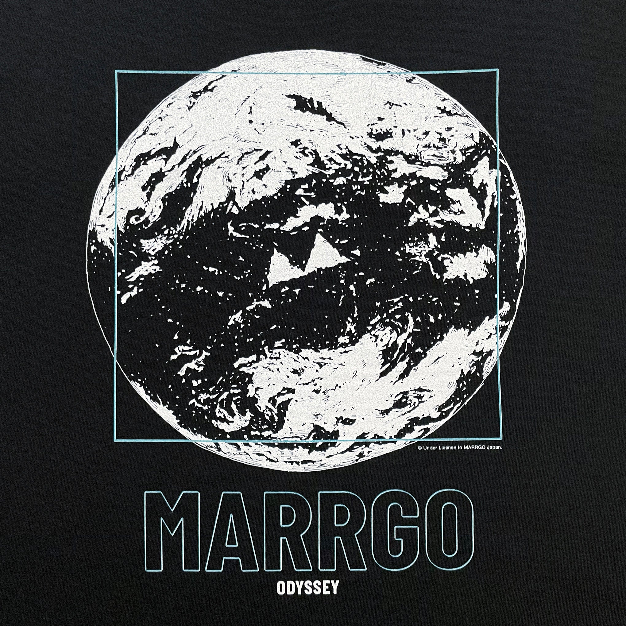 Odyssey Tシャツ ブラック フロント グラフィック クローズアップ MARRGO