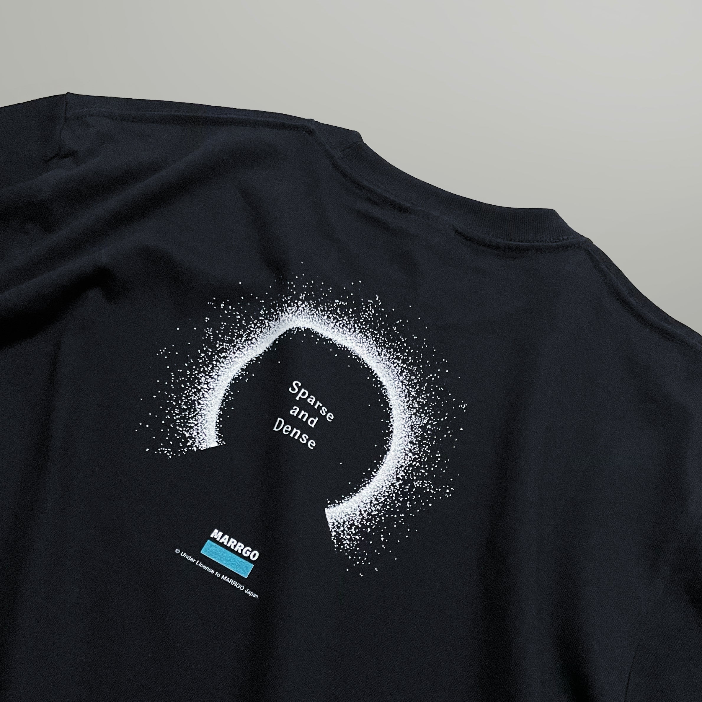 Odyssey Tシャツ ブラック バック グラフィック 斜め